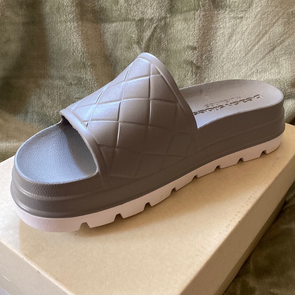 NWB Beach Slides by/Slides sandals size 10M